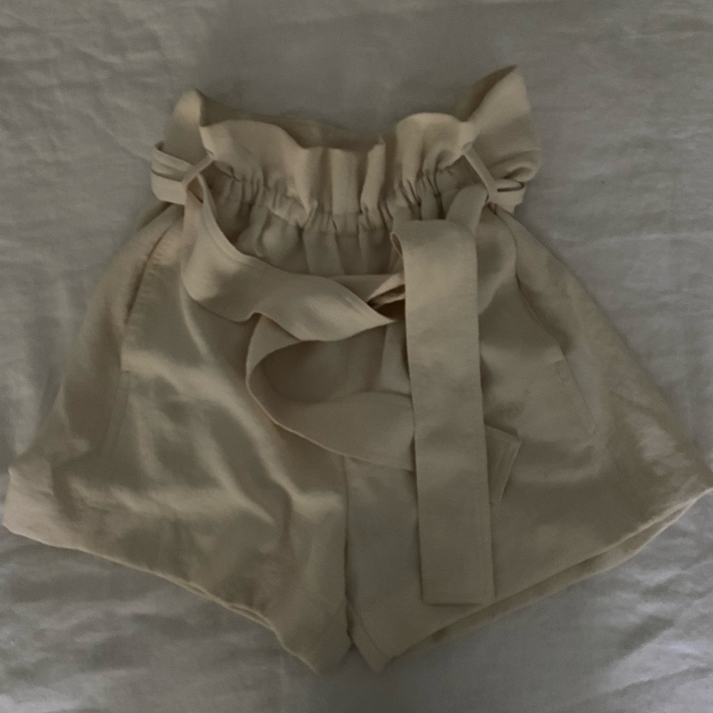 Wilfred (Aritzia) shorts